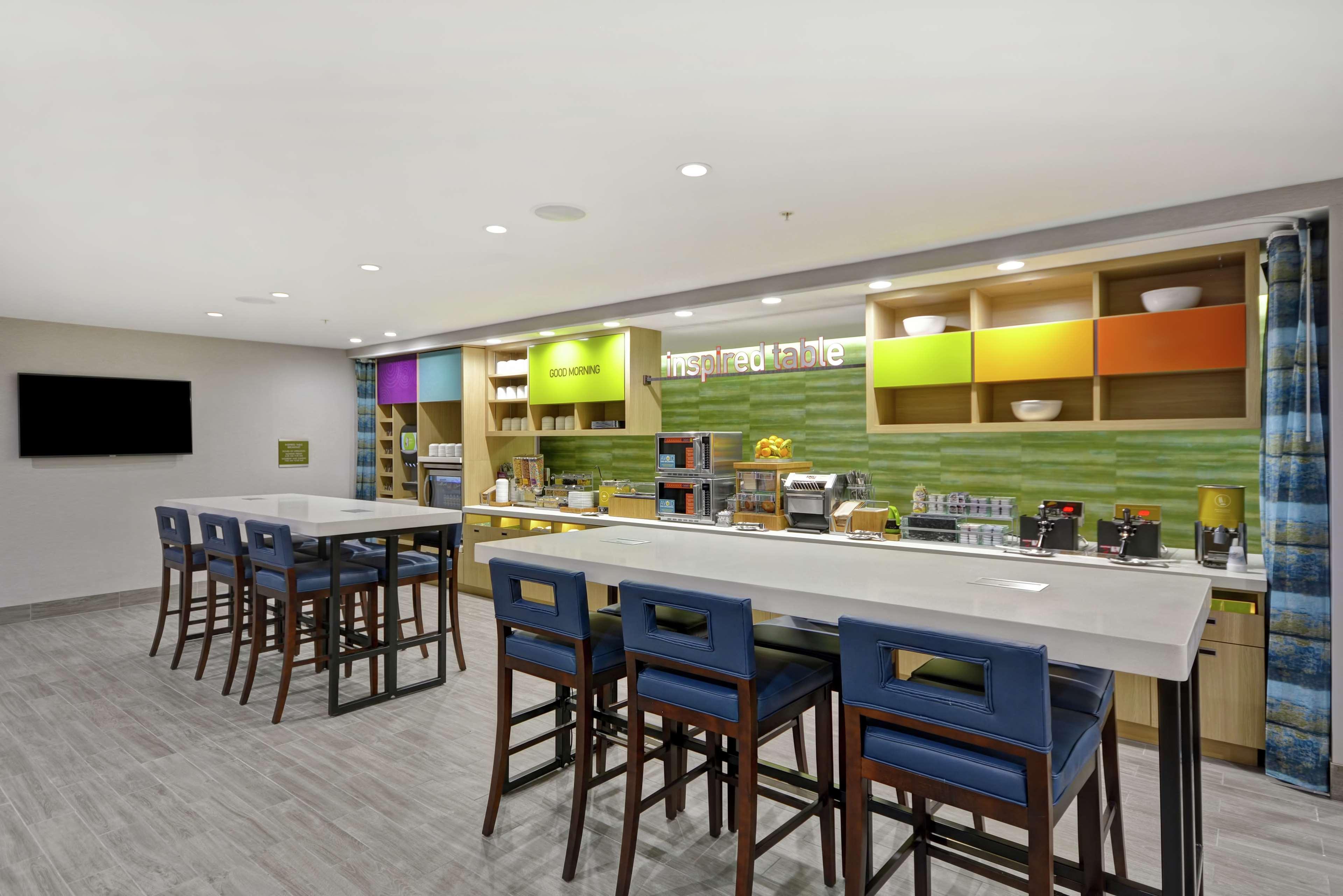 Hotel Home2 By Hilton Grand Rapids North