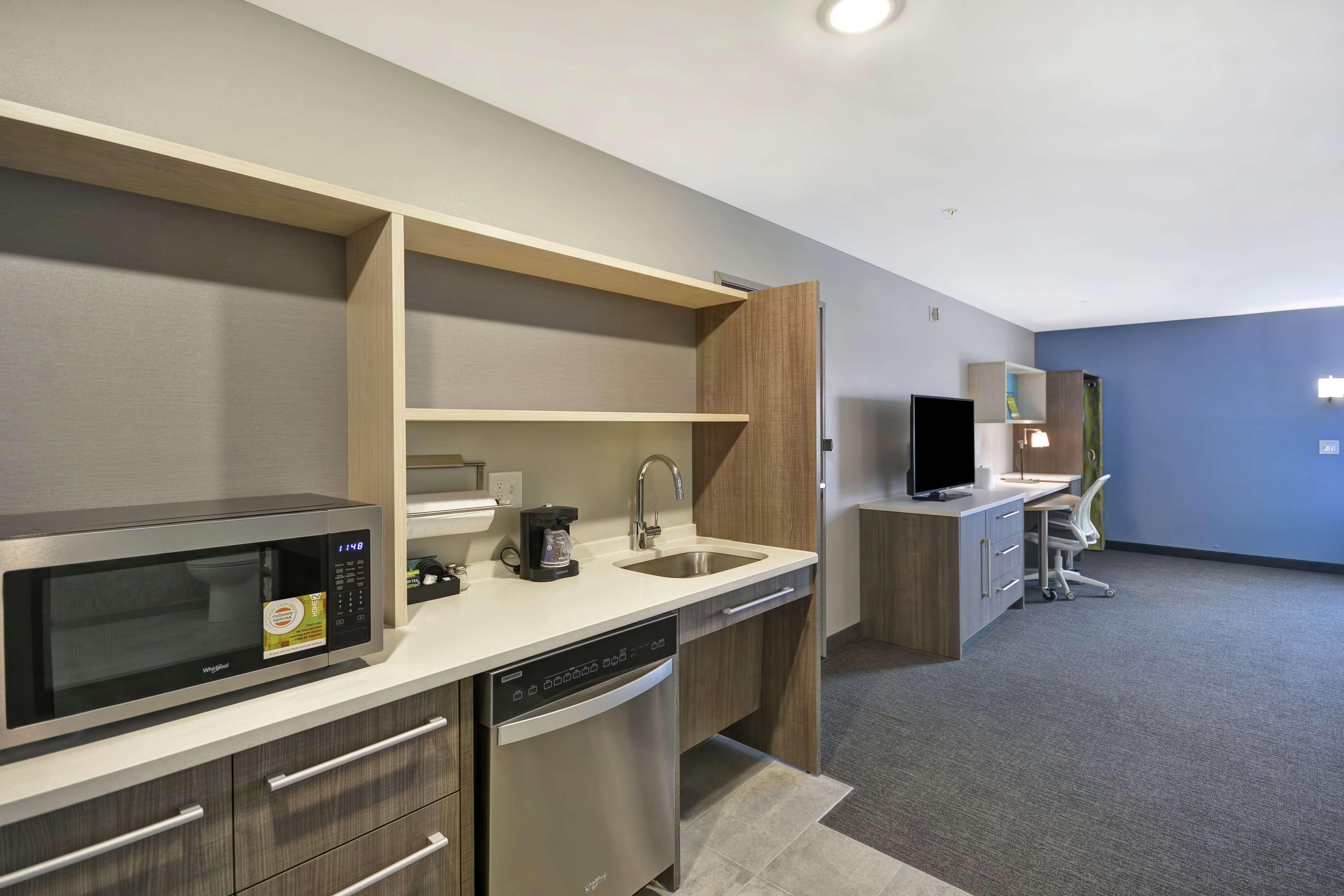 Hotel Home2 By Hilton Grand Rapids North 3*