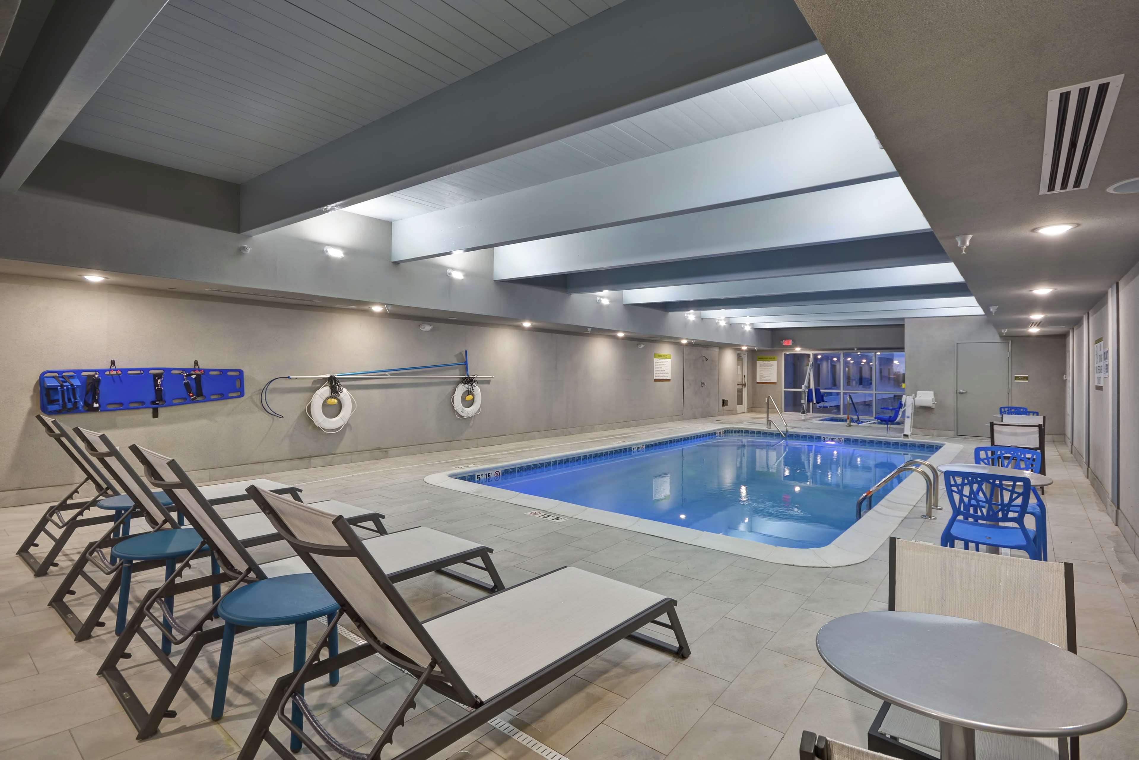 Hotel Home2 By Hilton Grand Rapids North