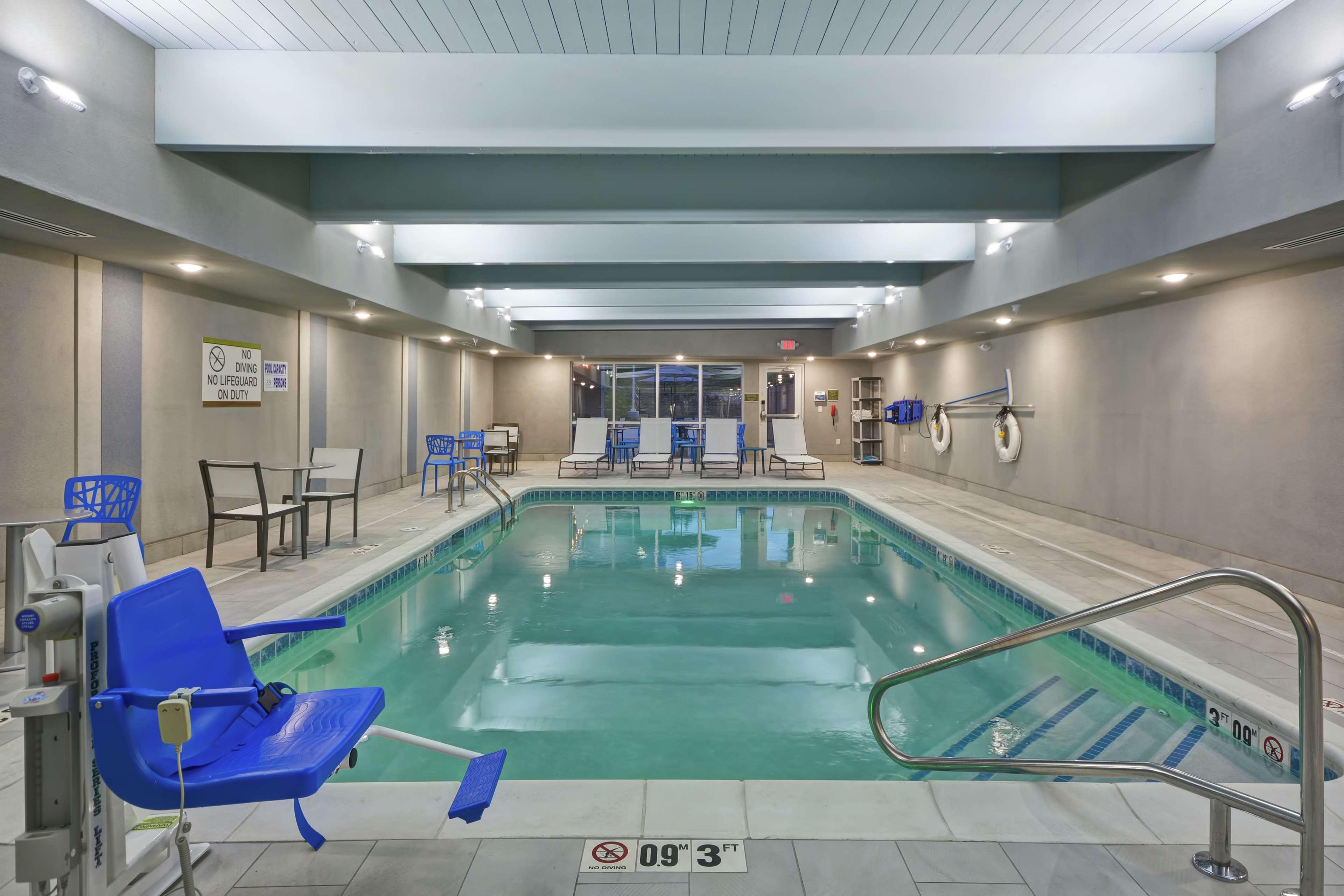 Hotel Home2 By Hilton Grand Rapids North 3*