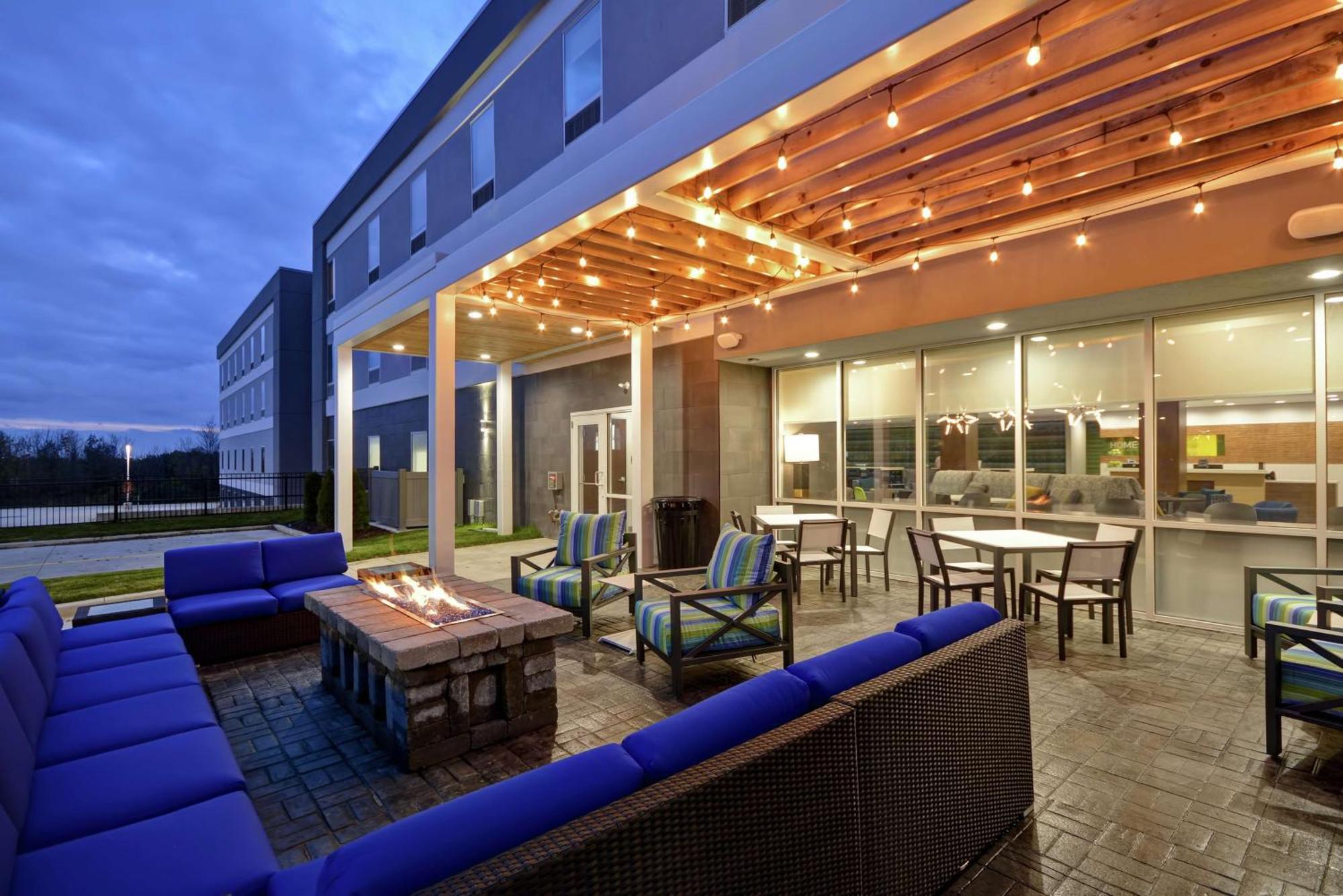 Home2 By Hilton Grand Rapids North 3*