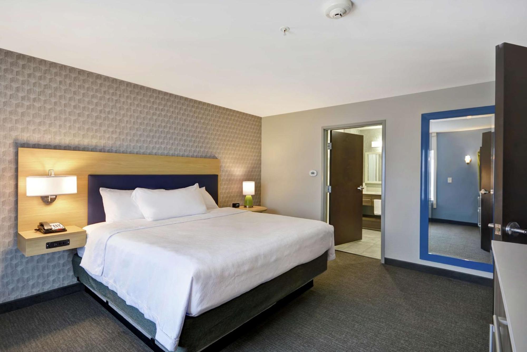 Hotel Home2 By Hilton Grand Rapids North