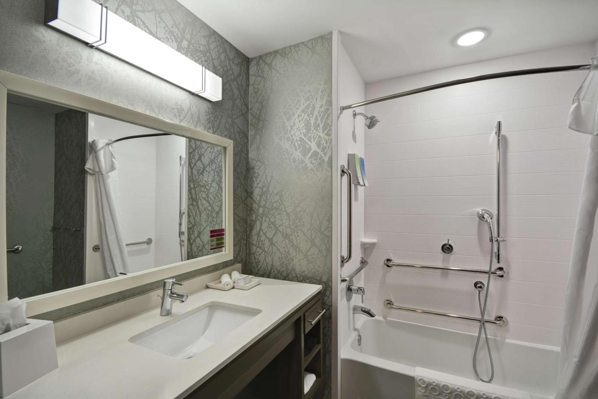Home2 By Hilton Grand Rapids North 3*